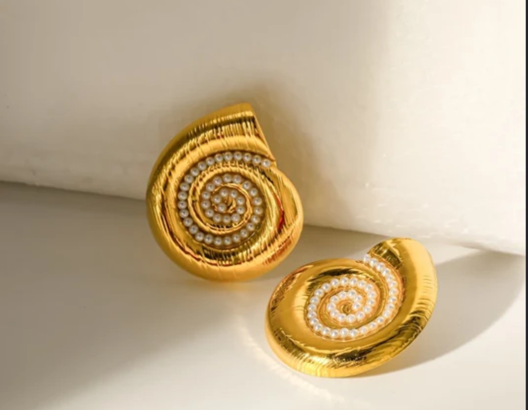 Shell Pearl Earrings
